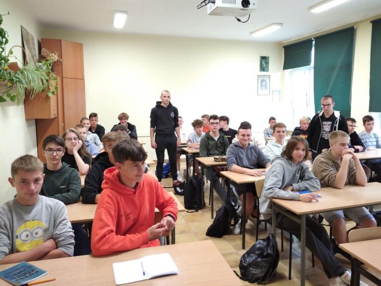Spotkanie Rady Młodzieży 9-9 Hufca Pracy Krosno z uczestnikami i rocznika
