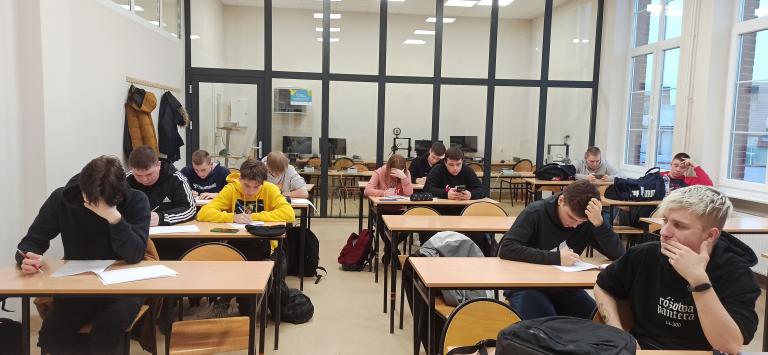 Egzaminy próbne w 11-23 Hufcu Pracy w Słupsku