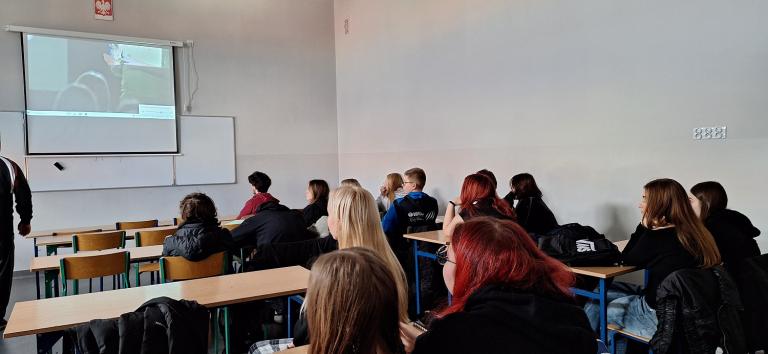 Czym jest cyberprzemoc i jak się przed nią chronić