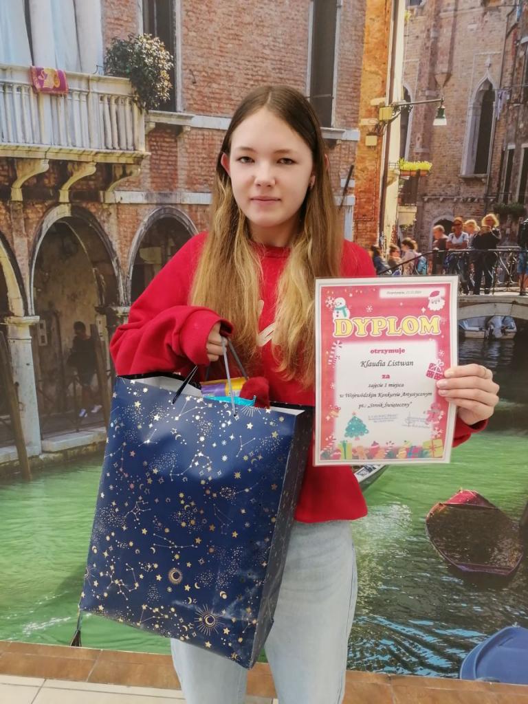 I miejsce uczestniczki 1-13 HP Przemków w Wojewódzkim Konkursie Artystycznym  pn. „Stroik świąteczny”