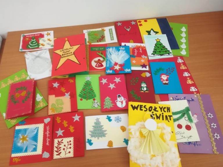 Święta Bożego Narodzenia przychodzą wraz z kartką z życzeniami