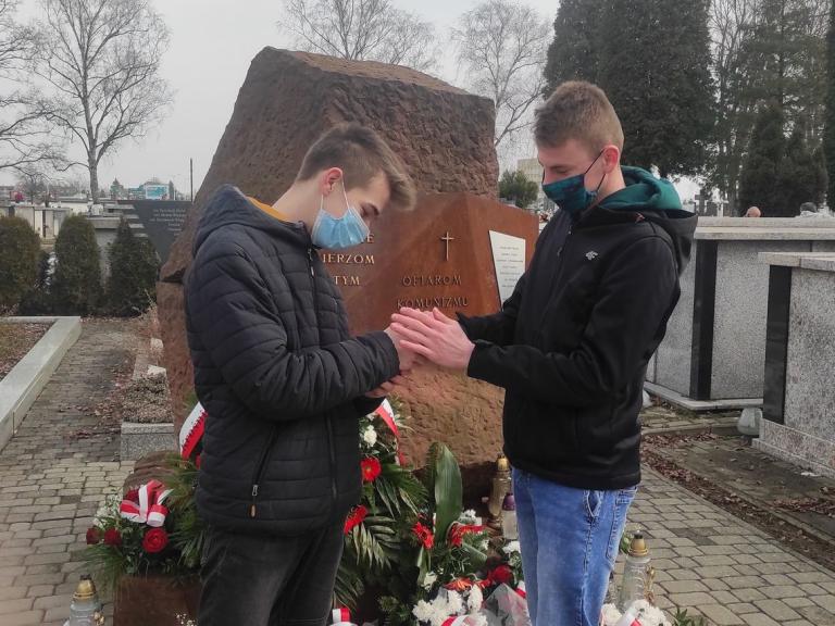 Ku czci Bohaterów