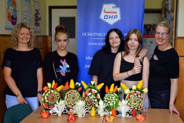 Kolorowy profesjonalizm, czyli szkolenie Carving w Młodzieżowym Centrum Kariery w Niechanowie