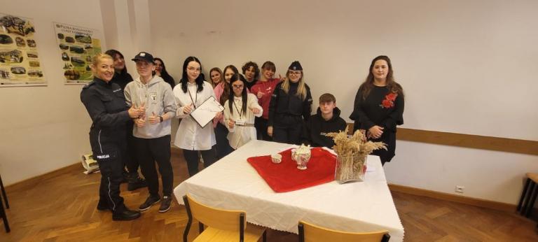 ,,Krótki metraż z przesłaniem – młodzież z HP Jelenia Góra przestrzega przed fałszywymi inwestycjami’’