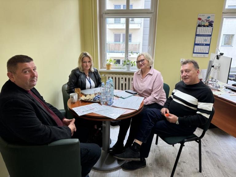 Współpraca na rzecz młodzieży – nowa inicjatywa OHP i Dino Polska S.A.