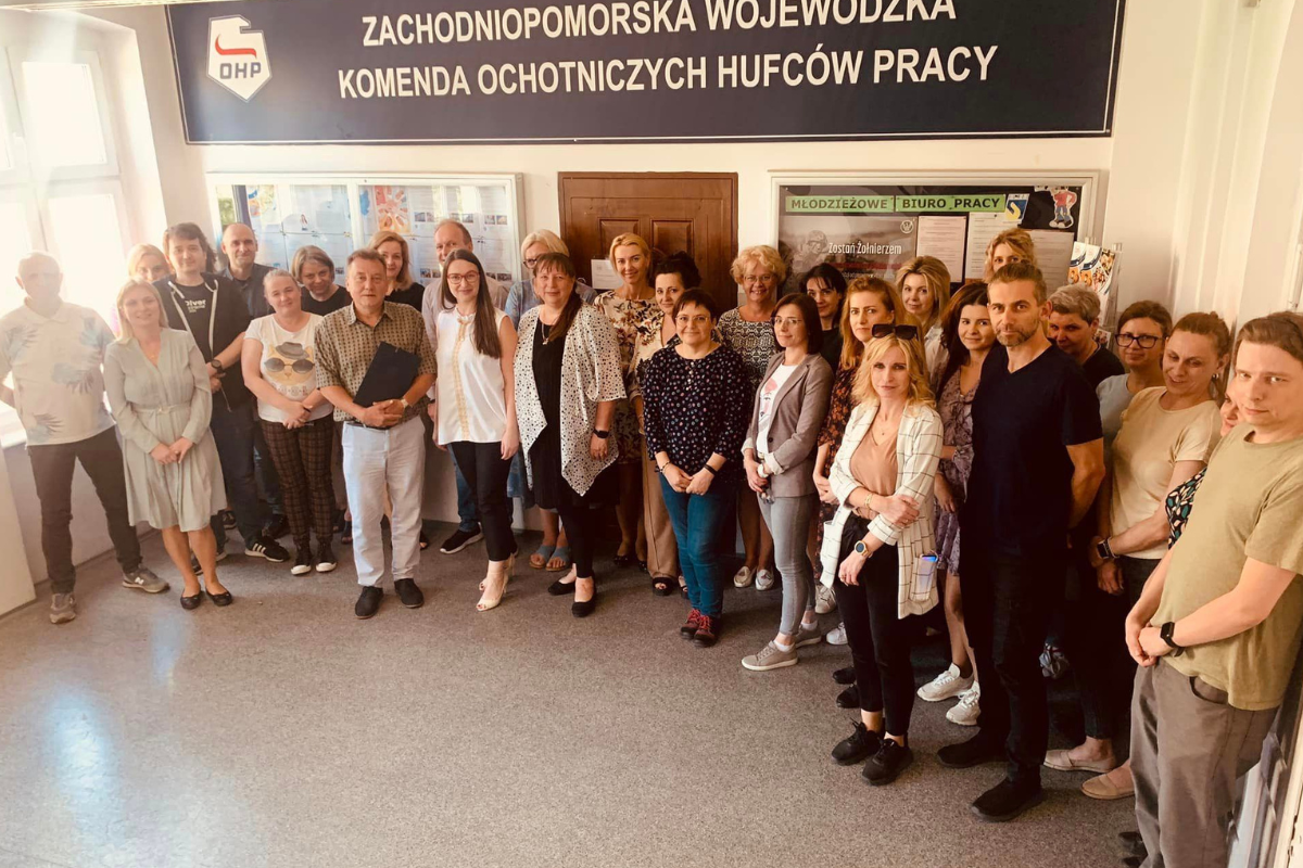 Zdjęcie grupowe pracowników Zachodniopomorskiej WK