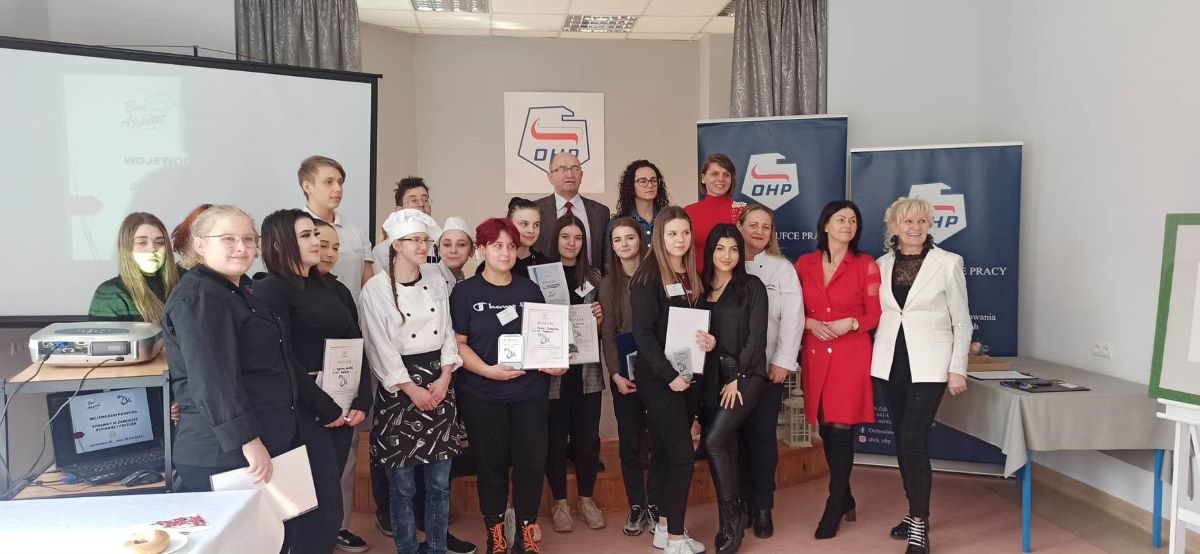 Uczestniczka z Hufca Pracy 1-63 w Strzelinie na podium