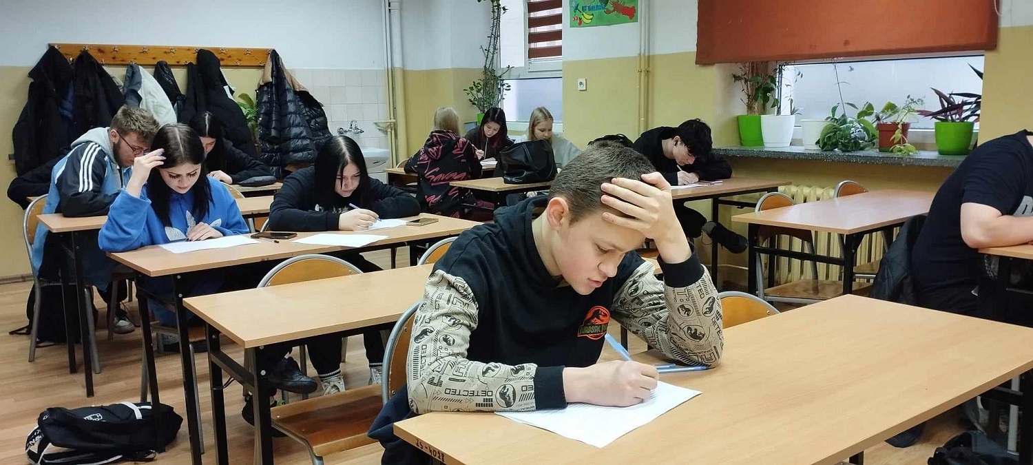 Po pierwsze przepisy BHP !