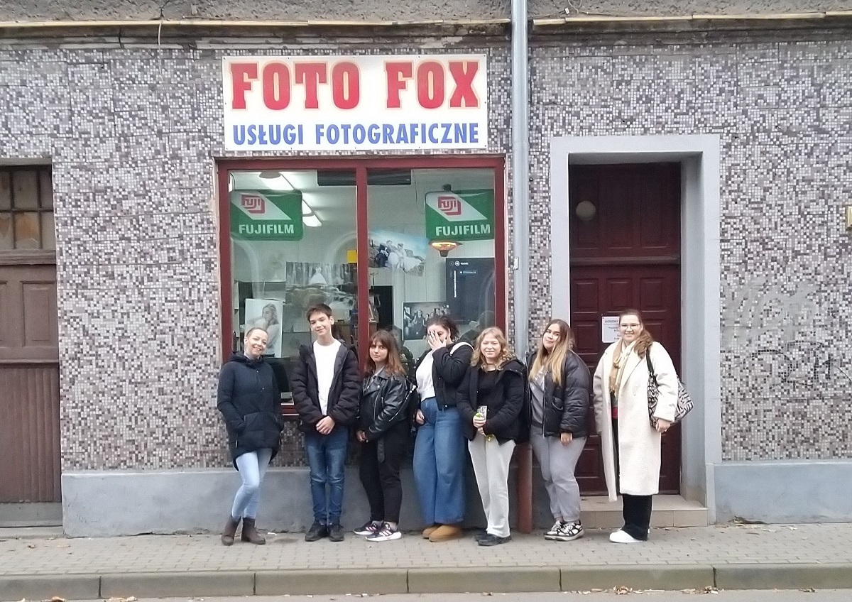 Wizyta studyjna w zakładzie fotograficznym – odkrywając tajniki pracy za obiektywem