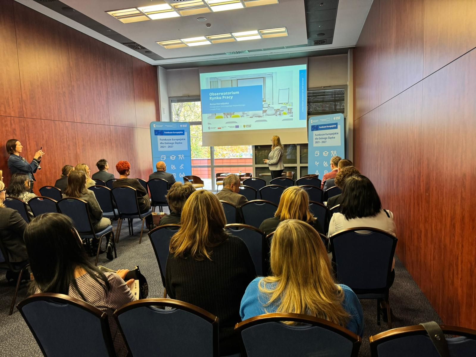 CEiPM OHP w Legnicy na konferencji pn. ,,Obserwatorium rynku pracy”