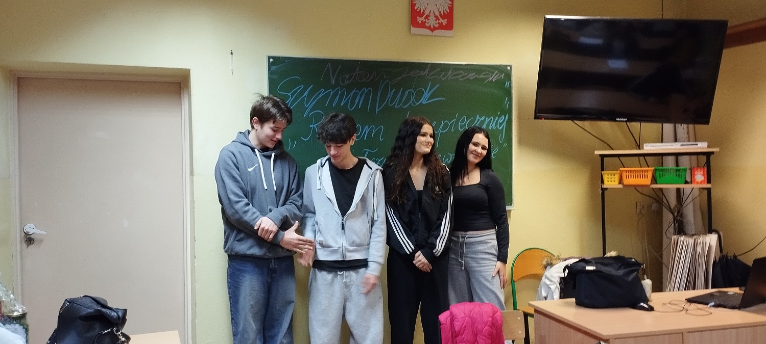 241113 dzierz2