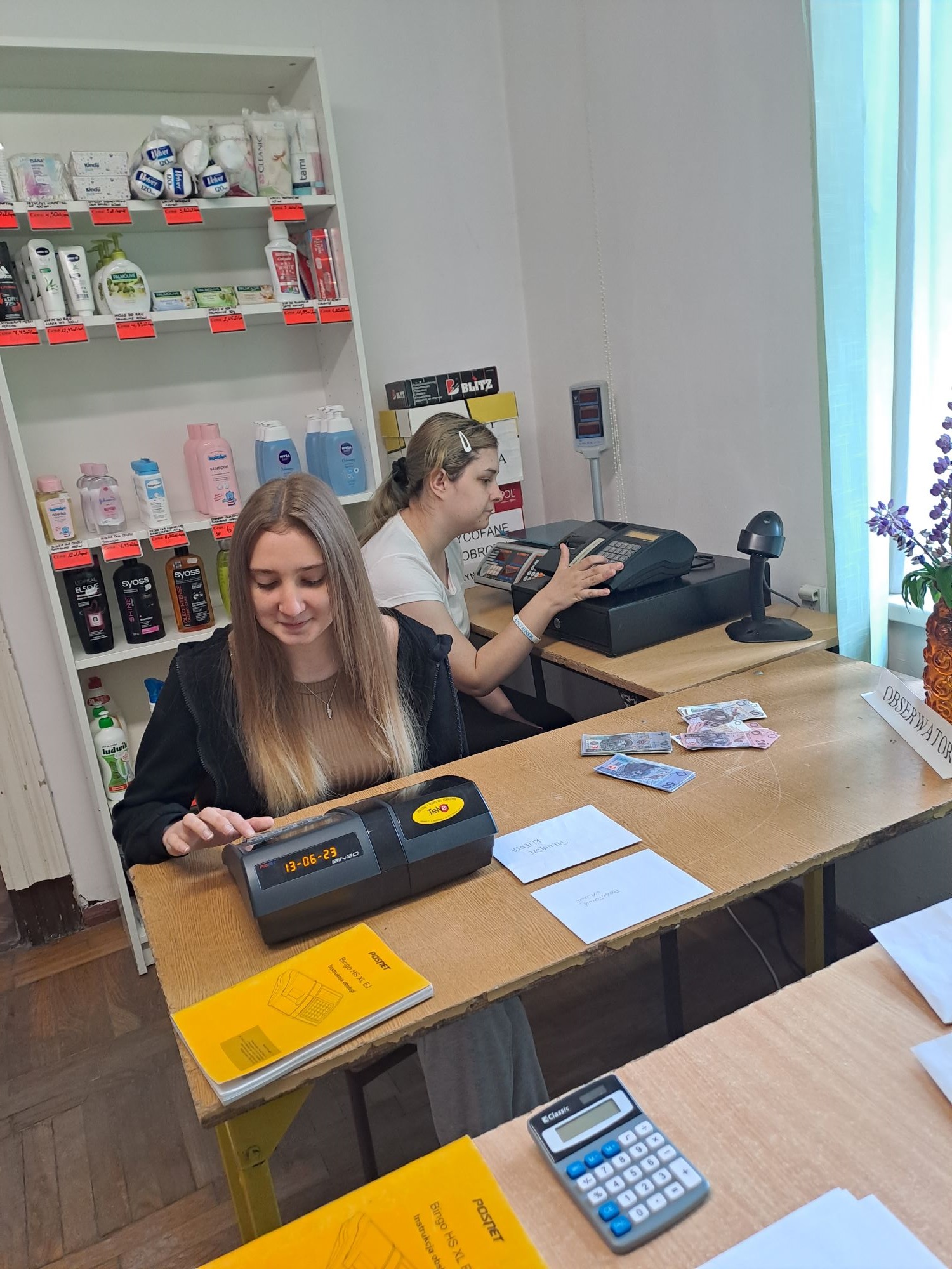 240509 zi2 Zuzanna podczas kursu obsługi kasy fiskalnej