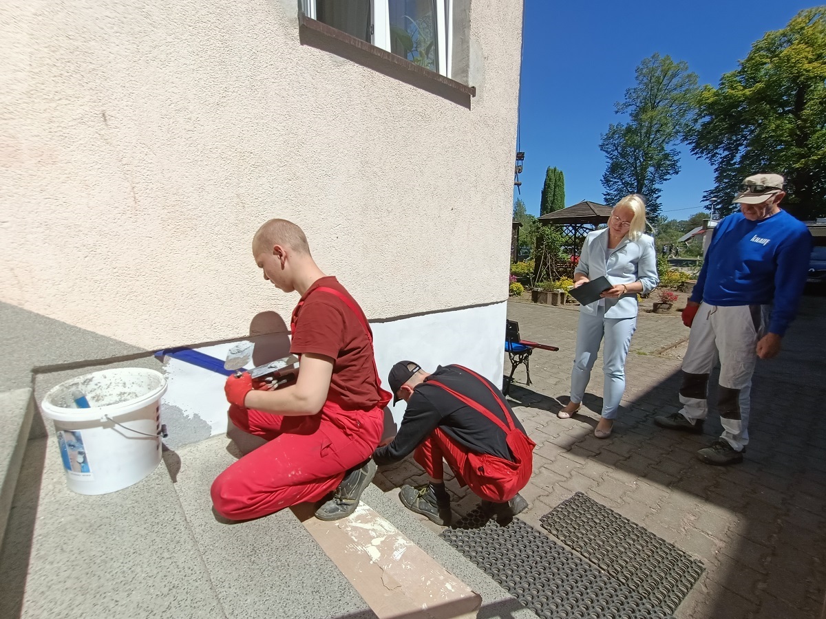 240515 m5 Uczestników szkoli doświadczony fachowiec Kazimierz Pilichiewicz