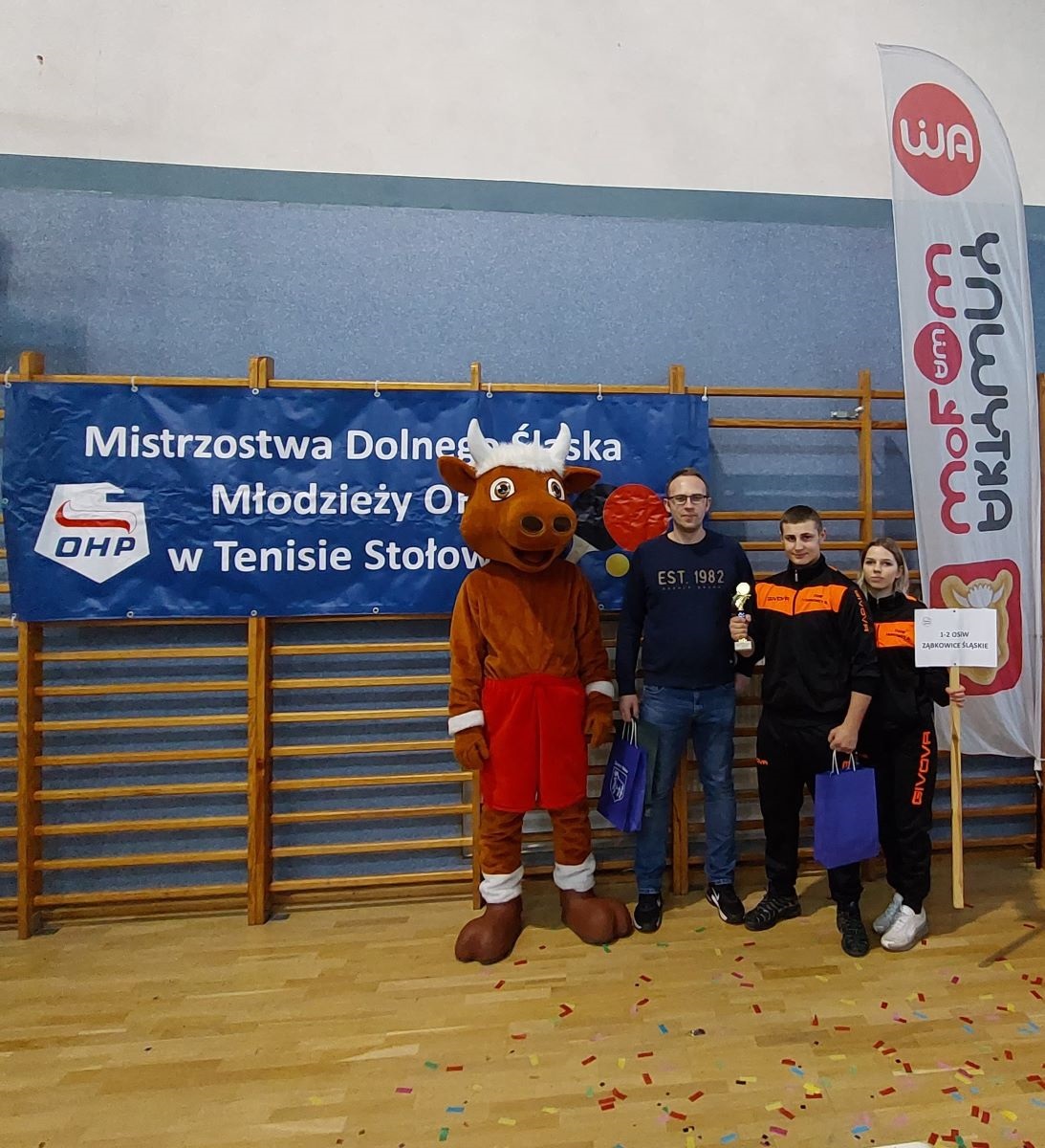 240220 zs2.Mistrzowska Ekipa Fotografia pamiątkowa