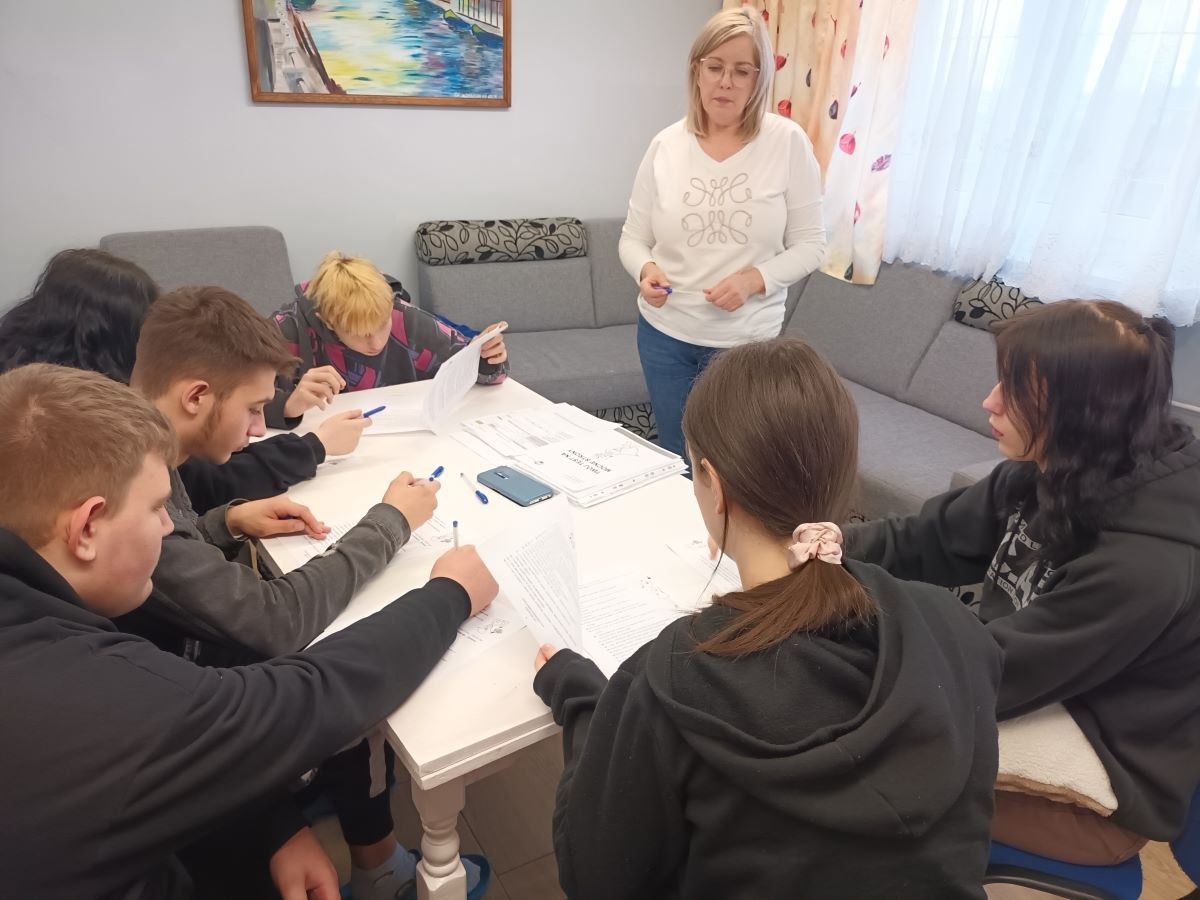240226 zs2. Młodzież wypełnia test