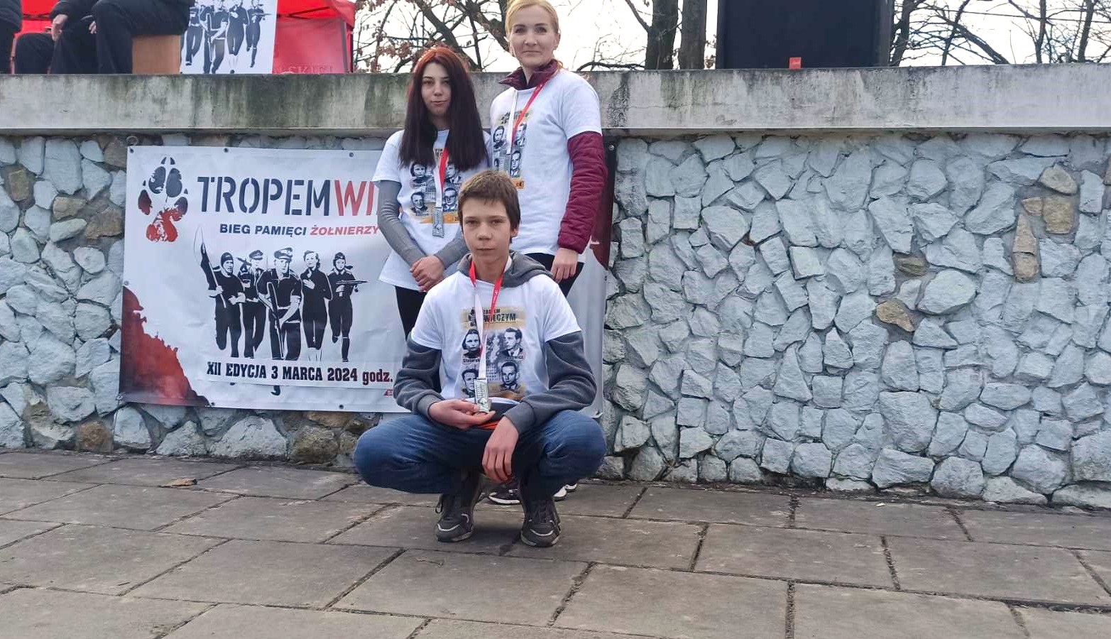 240304 st3 zdj. 3 Pamiątkowe zdjęcie reprezentacji HP 1 63 w Strzelinie 