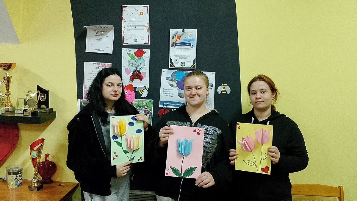 240307 zs2 Zdjęcie 2. Prace plastyczne z okazji Dnia Kobiet 