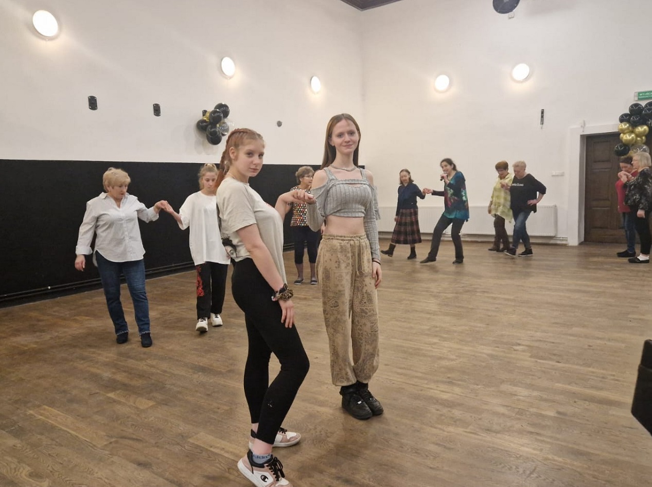 240319 my3 taneczne dziewczęta z Mysłakowic