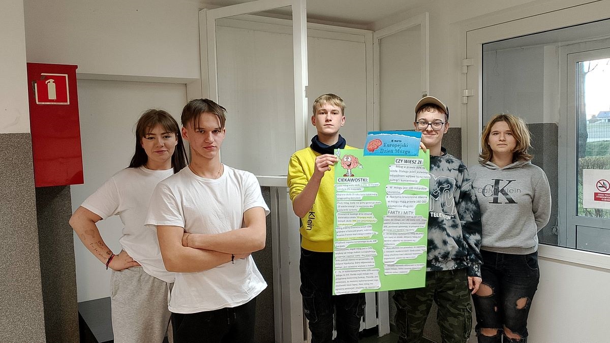 240319 zs2 Zdjęcie nr 2. Prezentacja gazetki 