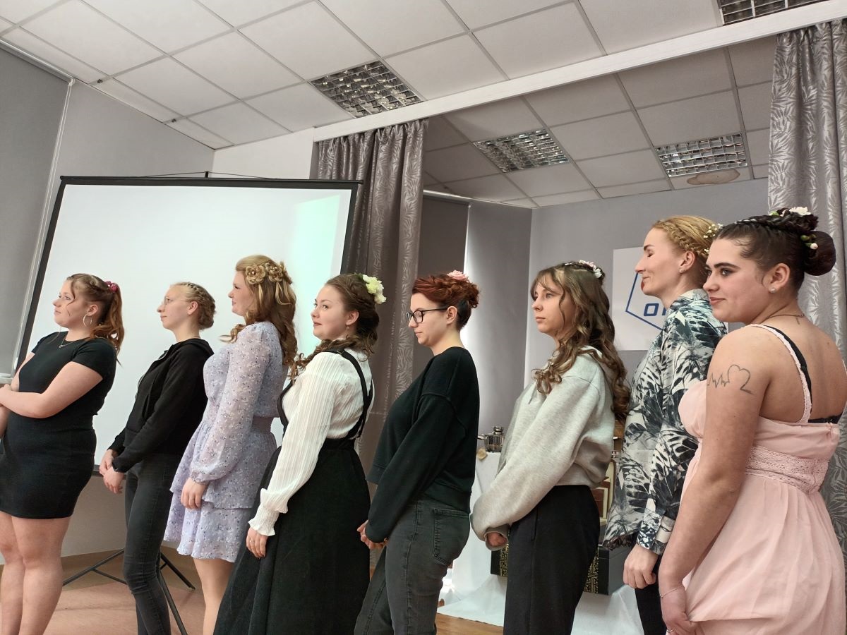 240320 zs4. Pokaz fryzur konkursowych
