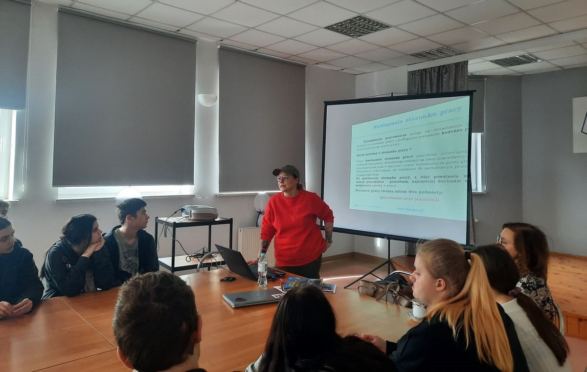 240321 zab2. Młodzież podczas szkolenia