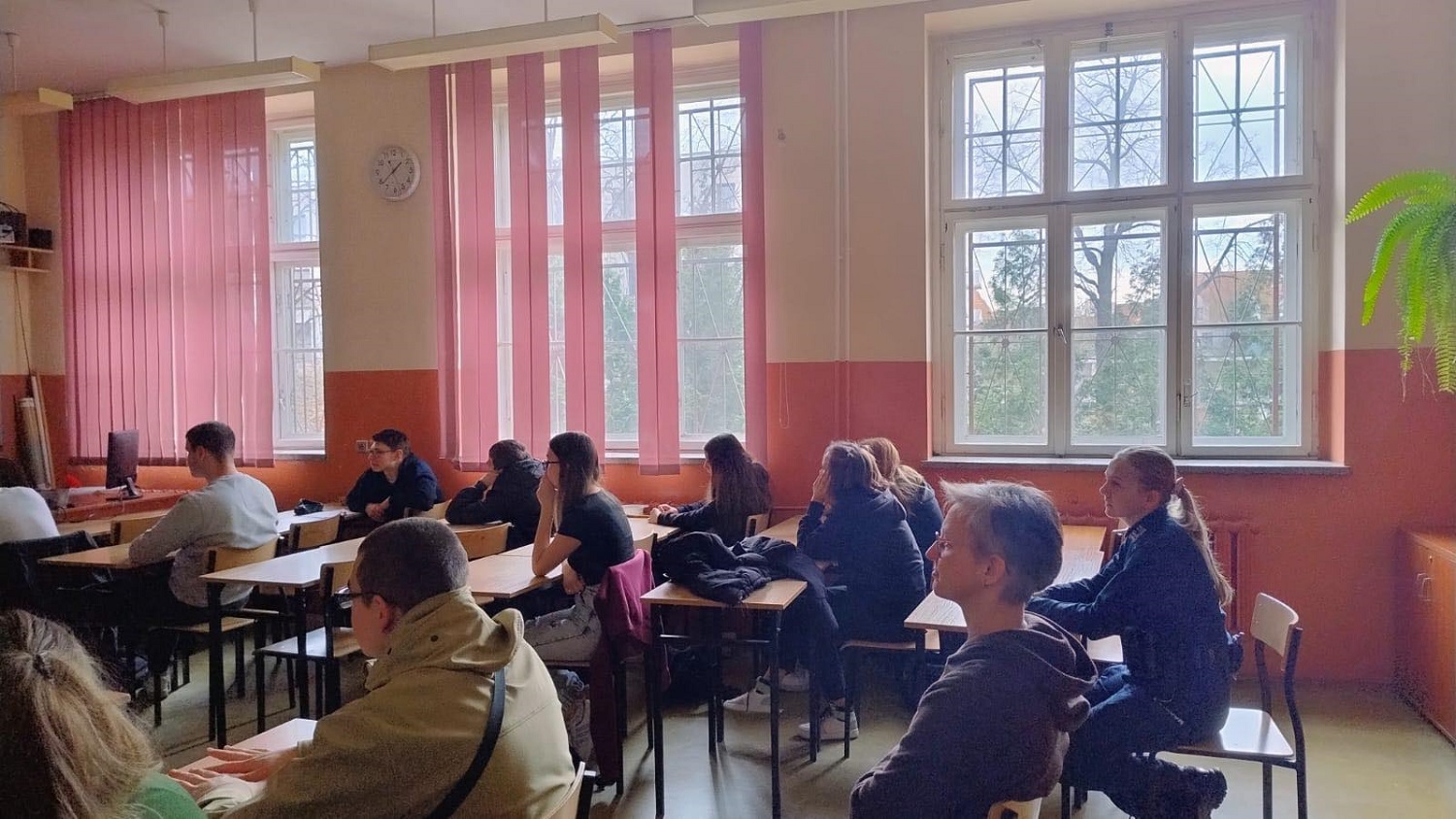 240325 legnica2 młodzież OHP biorąca udział w kolejnej serii spotkań z Policją