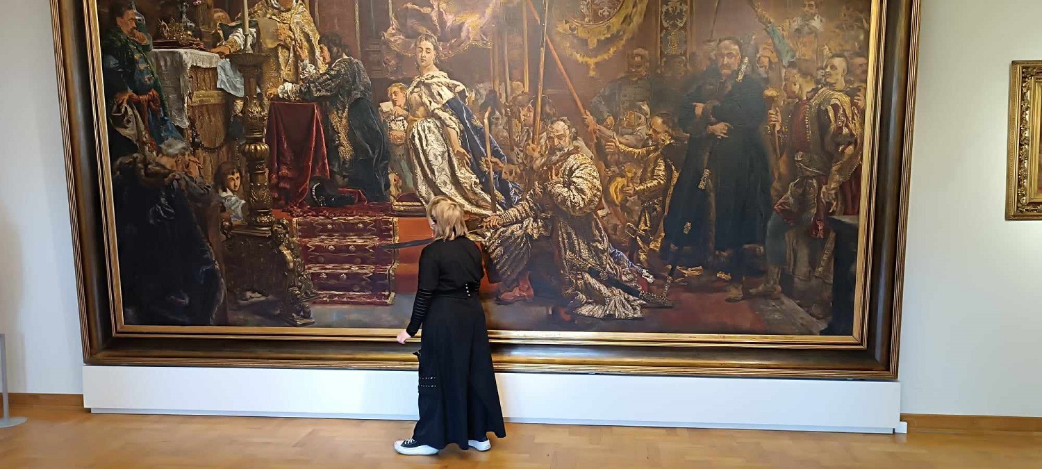 240129 zdj. 6 Uczestnicy hufca zwiedzają wystawy muzeum