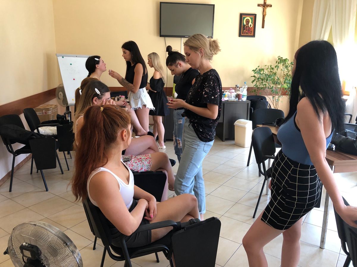 Zawód z przyszłością kosmetyczka stylizacja rzęs i brwi 2