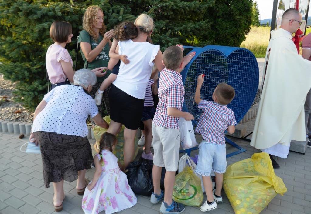 Mieszkańcy Nowego Sacza zaangażowani w zbiórkę nakrętek 1