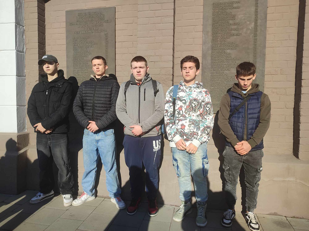 Fot. 2 Uczestnicy w trakcie uroczystości