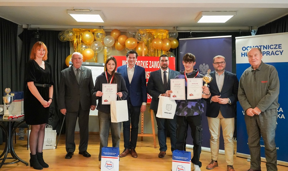 Fot.6 Drużyna 6 34 Stary Sącz na podium III miejsce