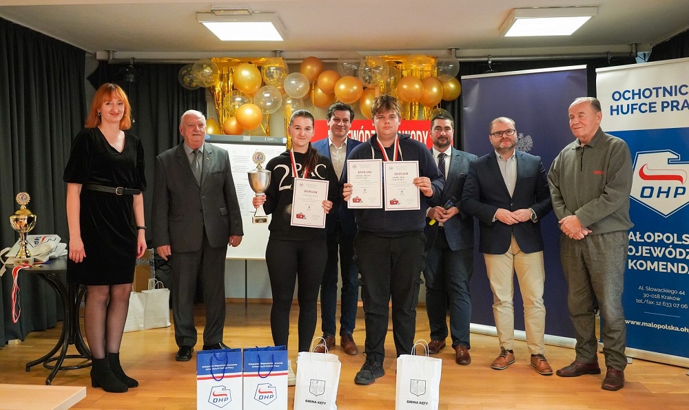 Fot. 7 Drużyna 6 18 HP na podium II miejsce
