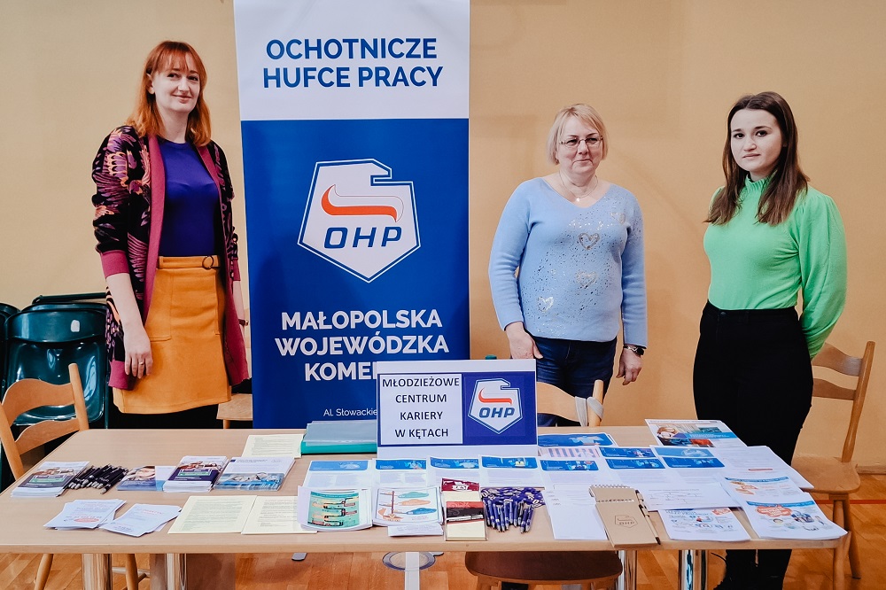 Fot. 4. Stoisko 6 18 Hufca Pracy i Młodzieżowego Centrum Kariery w Kętach podczas Dni Kariery