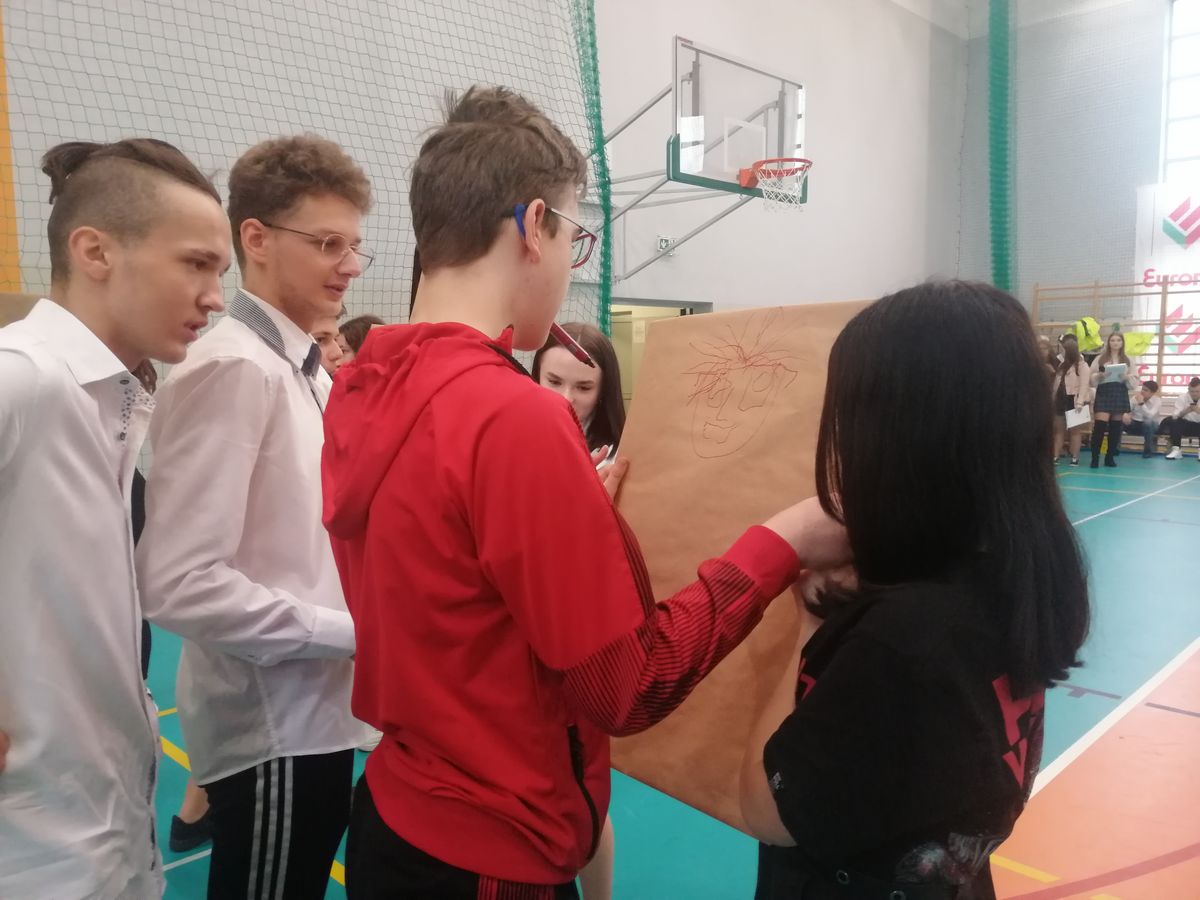 DZIEŃ EDUKACJI NARODOWEJ I OTRZĘSINY UCZESTNIKÓW PIERWSZEGO ROCZNIKA 9 10 HUFCA PRACY 3