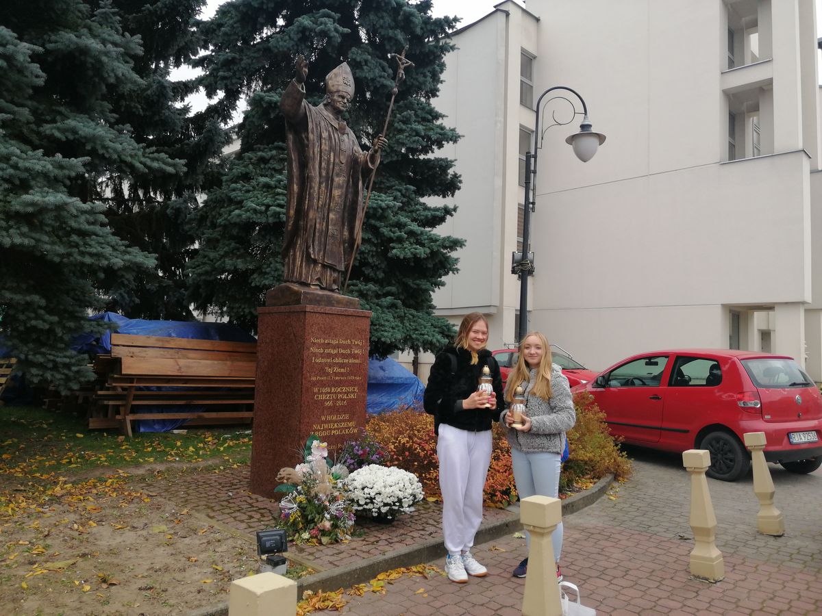 Fot. 2 KONKURS WIEDZY O ŚW. JANIE PAWLE II W JAROSŁAWSKIM HUFCU PRACY