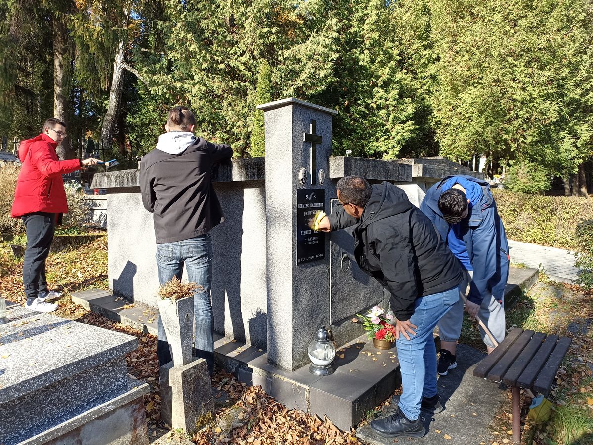 HISTORIA JEDNEGO PODARUNKU W PRZEMYSKIM HUFCU PRACY 2