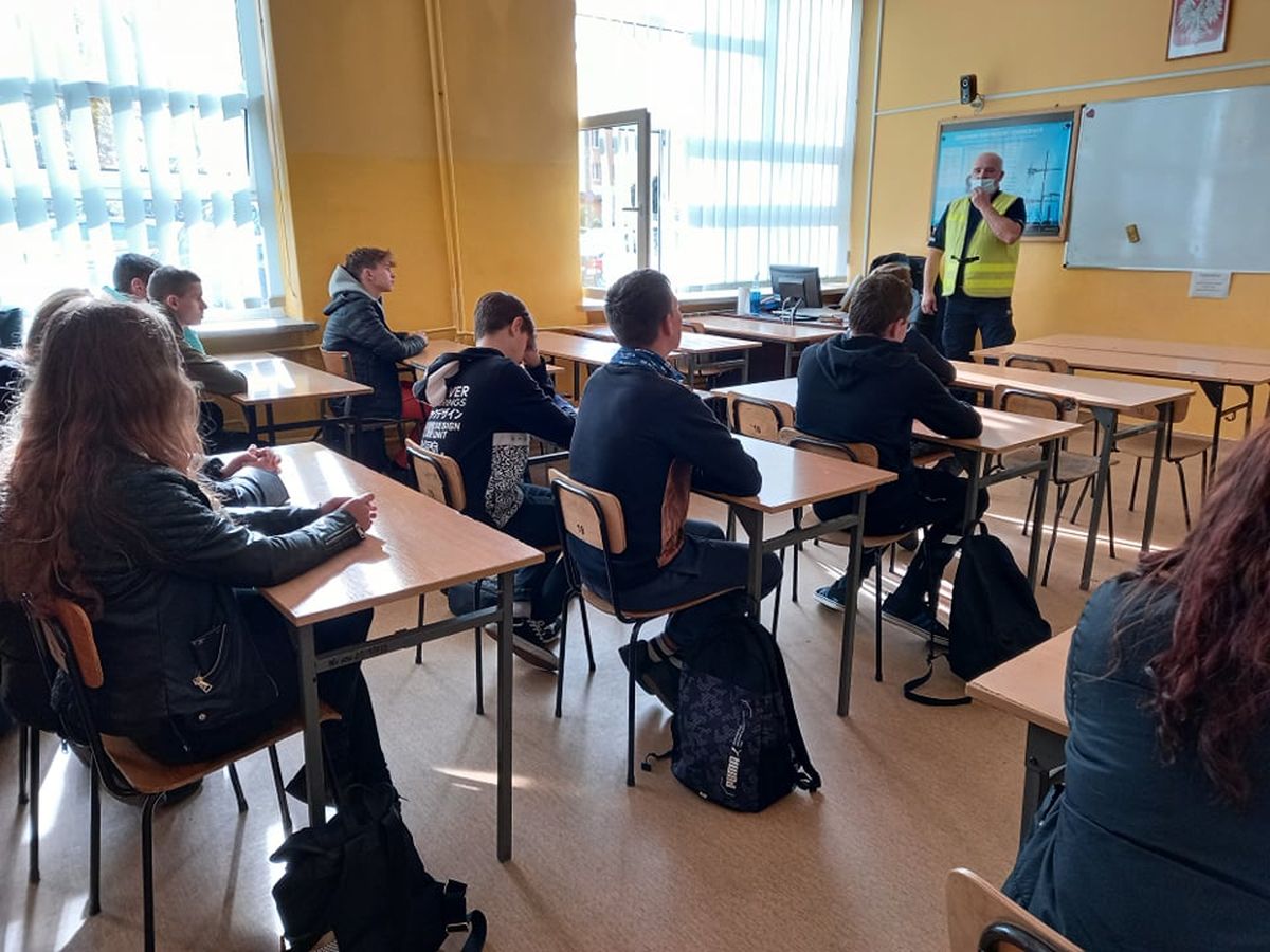 REALIZACJA PROGRAMU WOJEWÓDZKIEGO BEZPIECZEŃSTWO W RUCHU DROGOWYM W DĘBICY 2