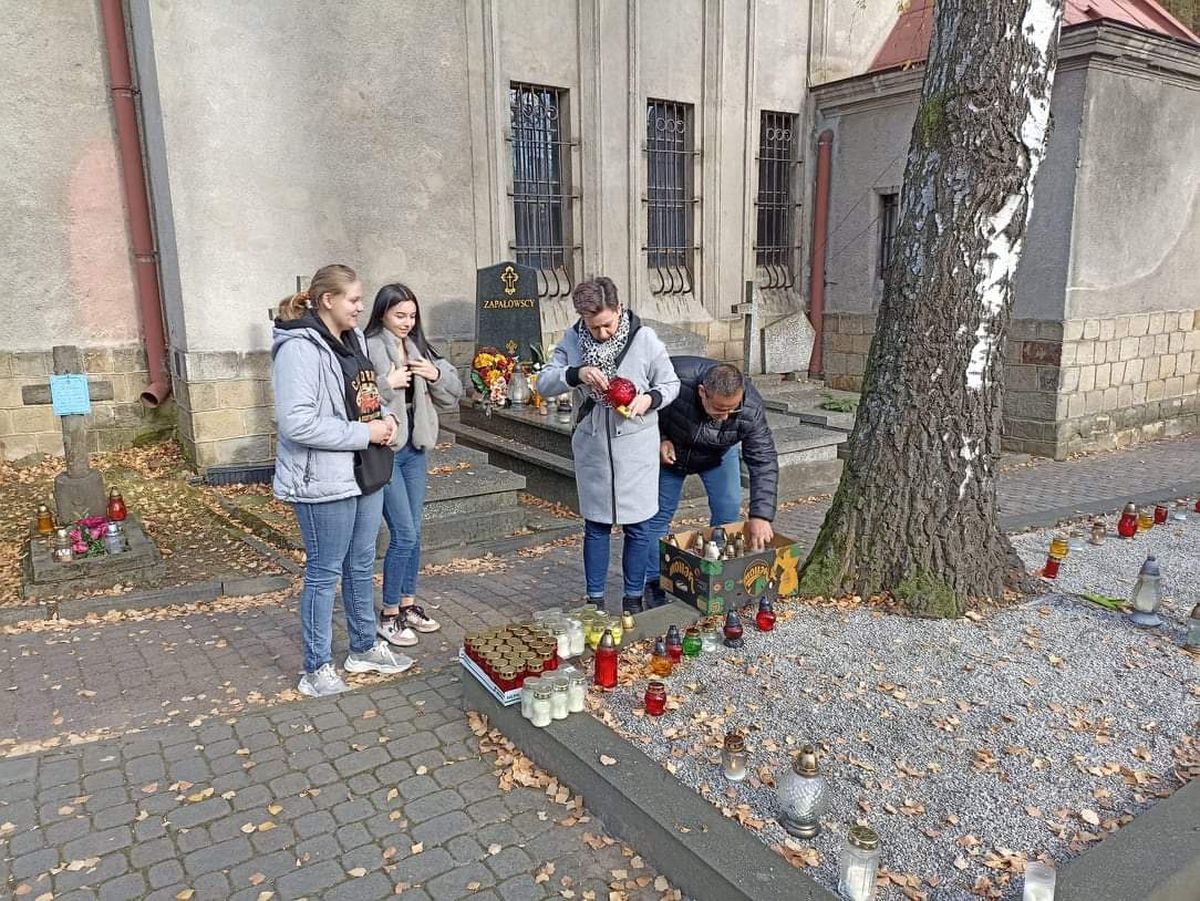 REALIZACJA INICJATYWY ZNAJDŹ GRÓB ZAPOMNIANY W PRZEMYSKIM HUFCU 2