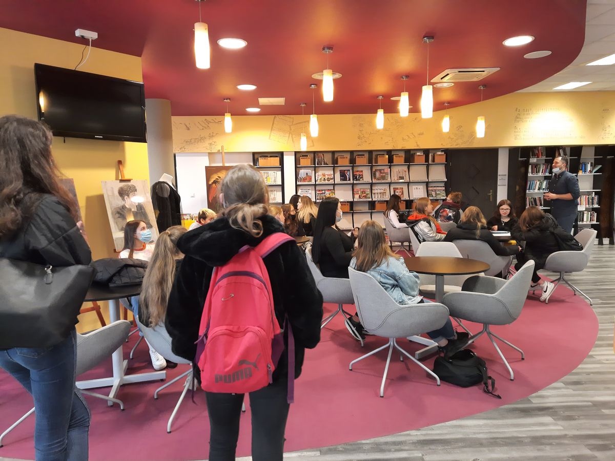 2 UDZIAŁ UCZESTNIKÓW JAROSŁAWSKIEGO HUFCA PRACY W ZAJĘCIACH BIBLIOTECZNYCH