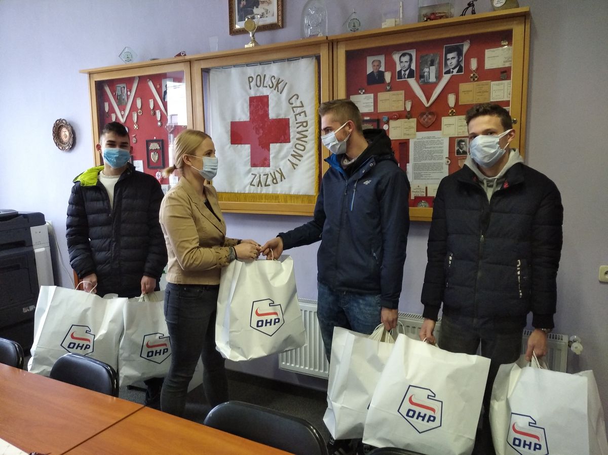 ŚWIĄTECZNY WOLONTARIAT W 9 9 HUFIEC PRACY KROSNO 2