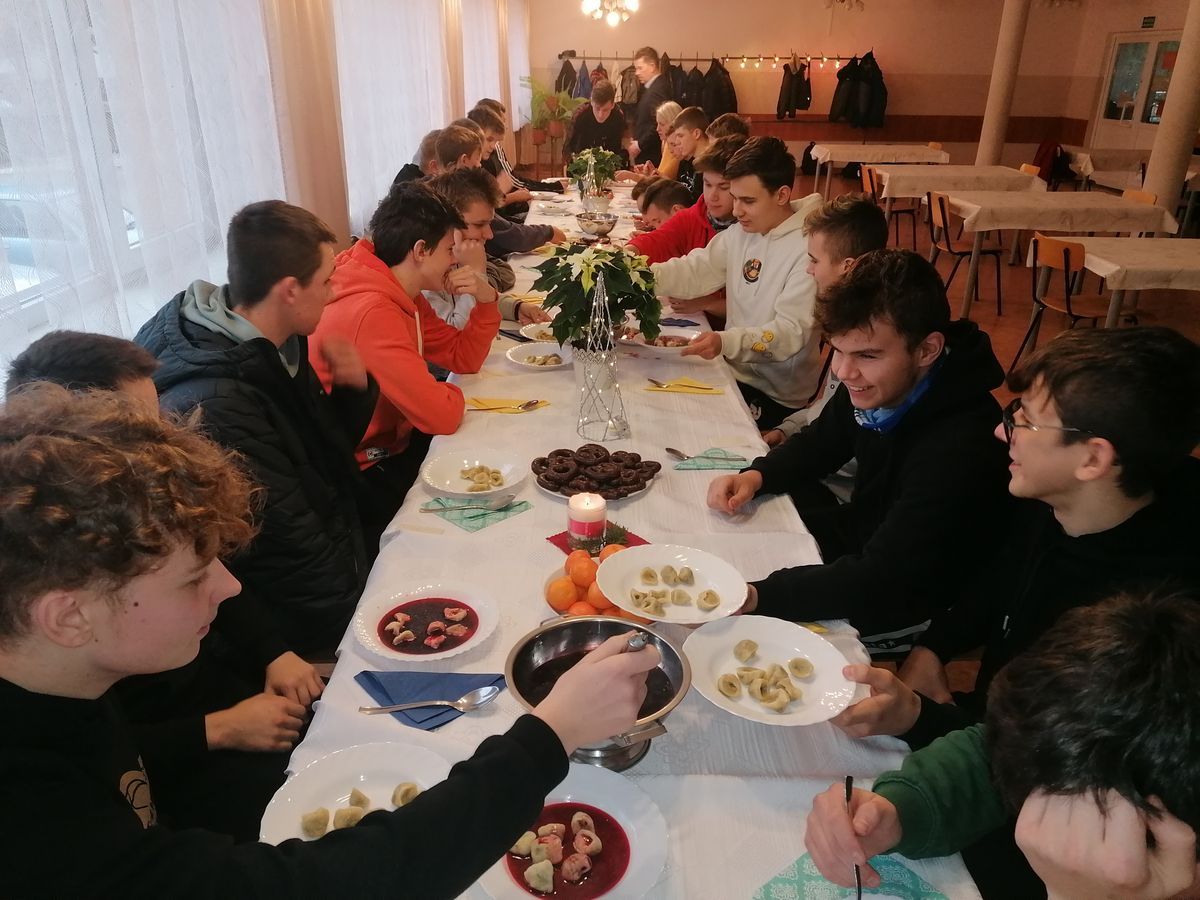 Fot. 2 SPOTKANIE WIGILIJNE W 9 9 HUFIEC PRACY KROSNO