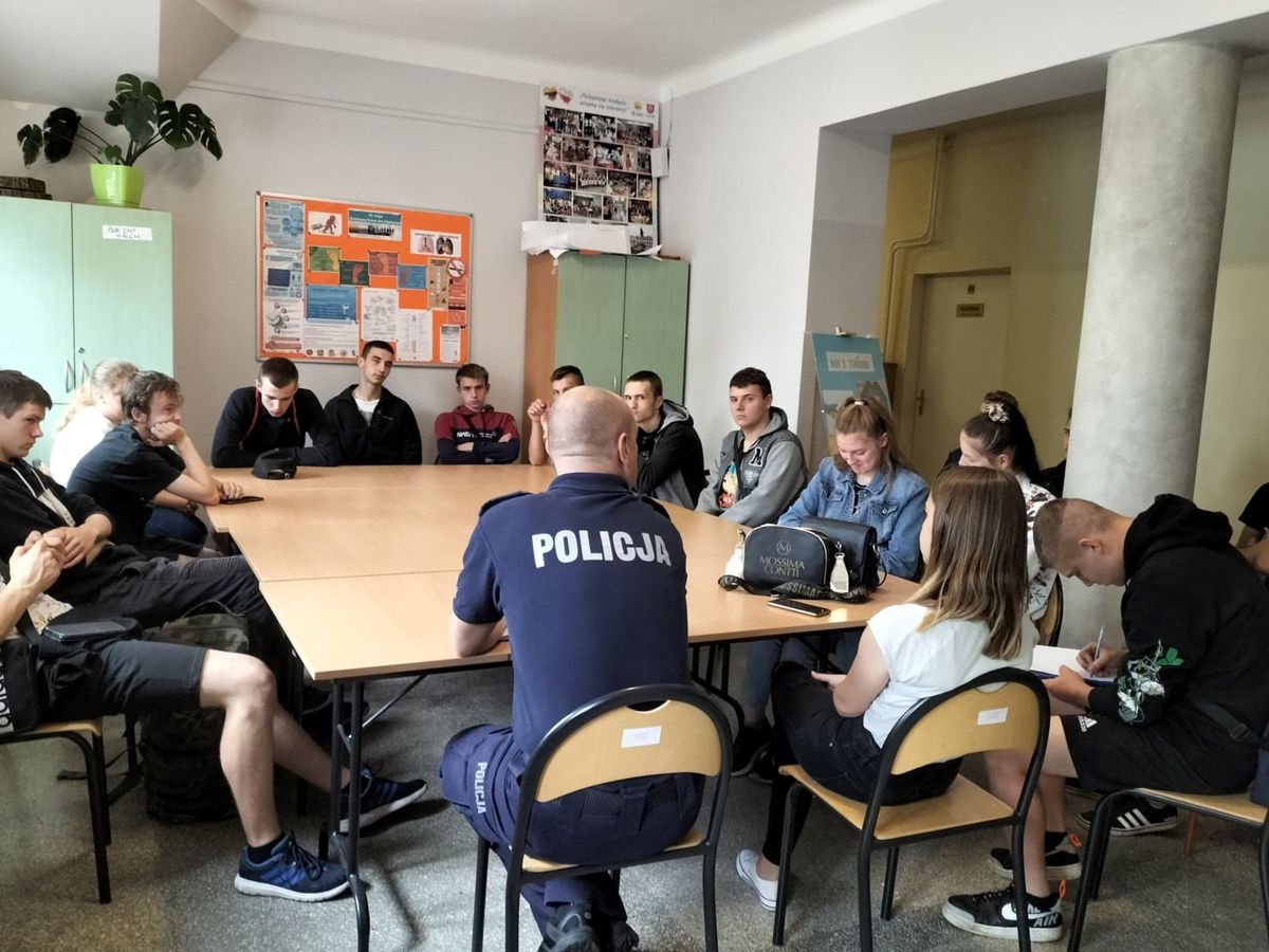 ŚWIADOMI ZASAD BEZPIECZEŃSTWA PODCZAS WAKACJI 3