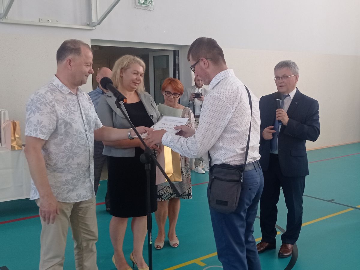 ZAKOŃCZENIE ROKU SZKOLNEGO W 9 10 HP W KROŚNIE Fot 3 1