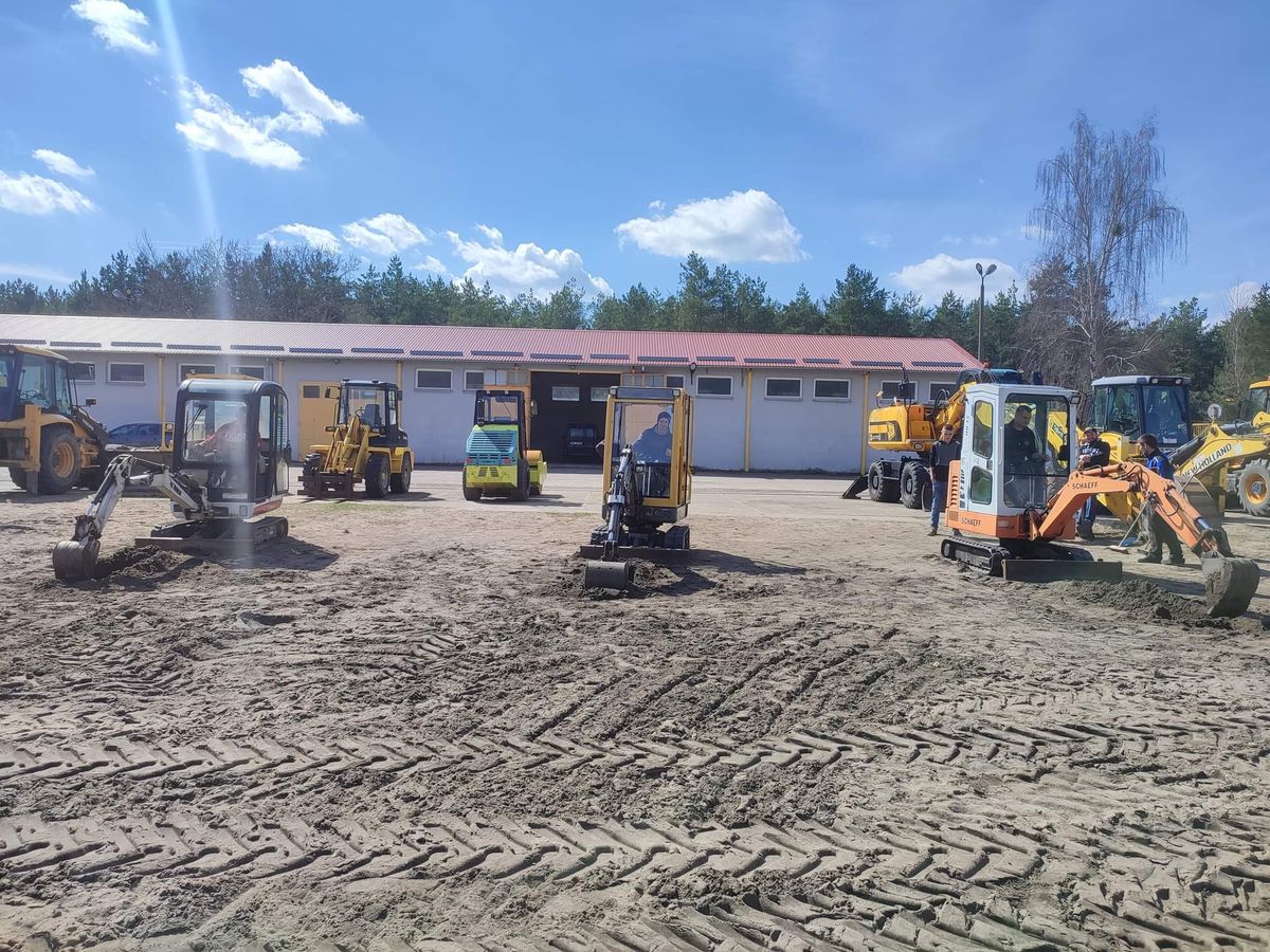zdjęcie nr 2 podsumowanie kuirsu zawodowego na operatora koparki