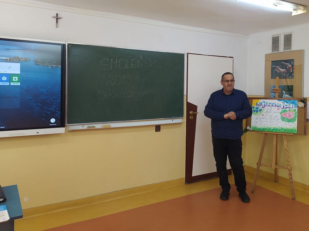 Fot.1 Rocznica Katastrofy Smoleńskiej w przemyskim hufcu pracy