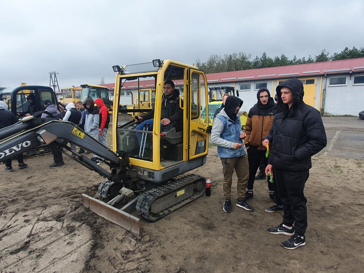 NOWE UPRAWNIENIA ZAWODOWE DLA MŁODZIEŻY 9 8 HP Z SANOKA 4jpg