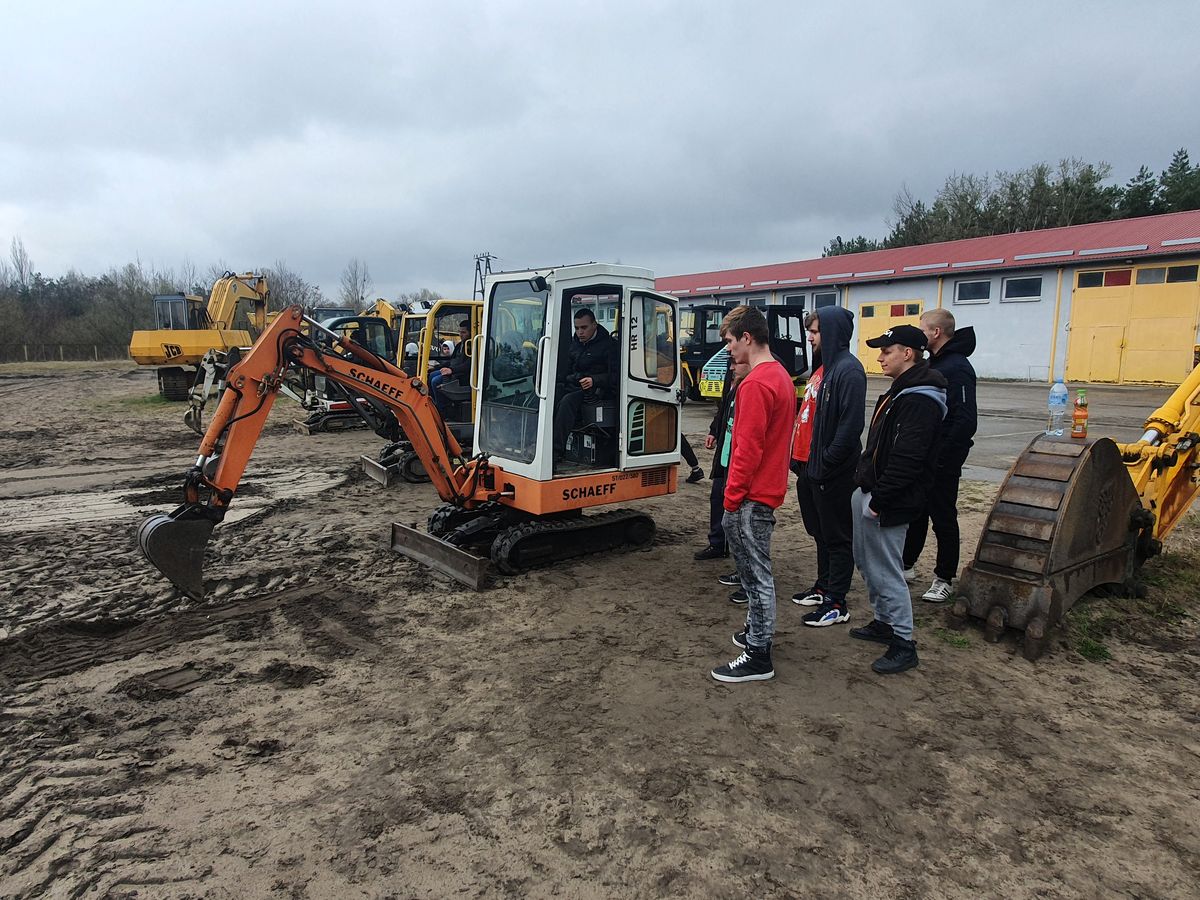 NOWE UPRAWNIENIA ZAWODOWE DLA MŁODZIEŻY 9 8 HP Z SANOKA 5jpg