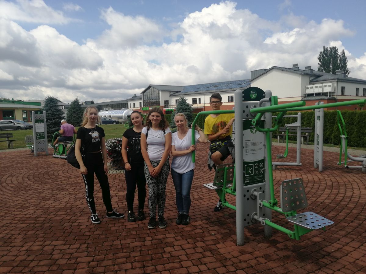 WAKACYJNE ZAJĘCIA W 9 10 HUFCU PRACY W KROŚNIE Fot. 6