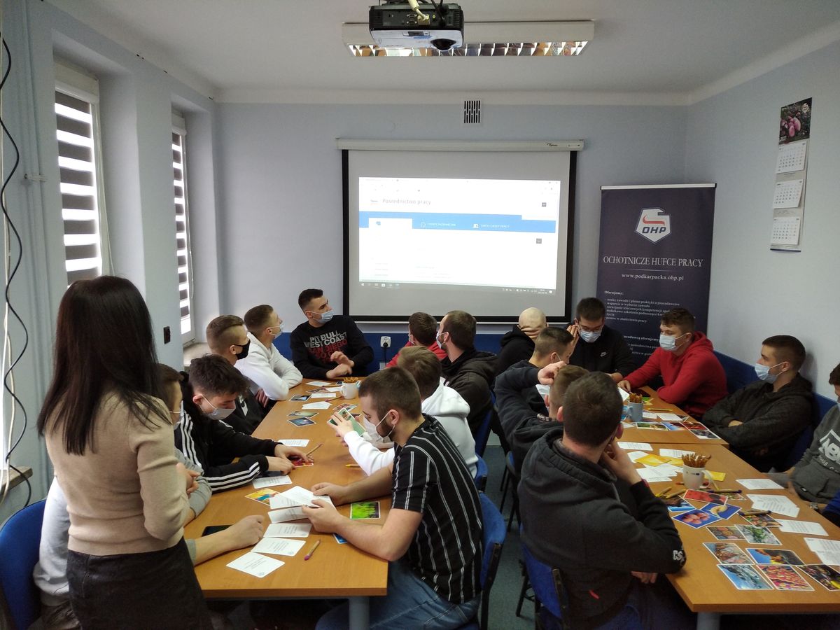 UCZESTNICY III ROCZNIKA 9 9 HUFIEC PRACY KROSNO MYŚLĄ O SWOJEJ PRZYSZŁOŚCI 2