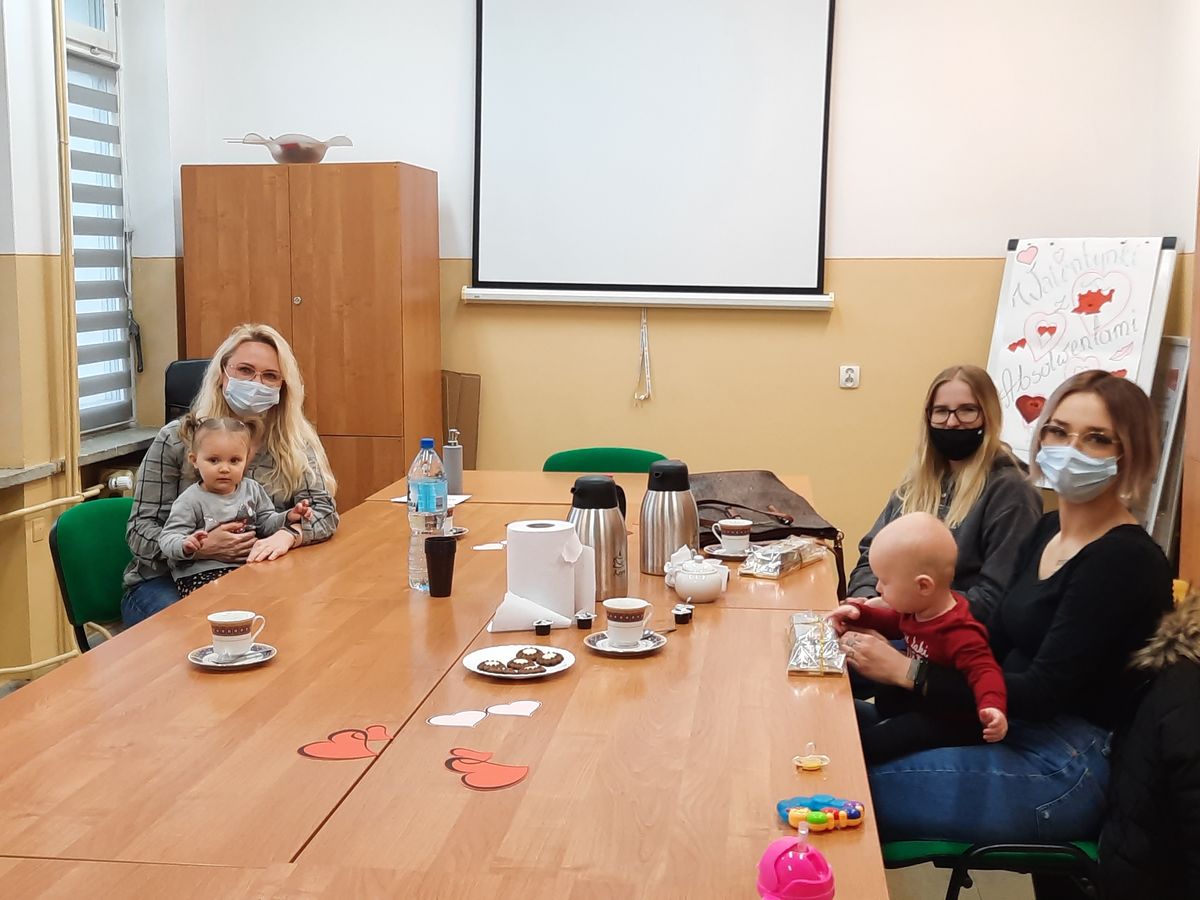 FERYJNE WALENTYNKI Z ABSOLWENTAMI W 9 10 HUFCU PRACY W KROŚNIE fot.2